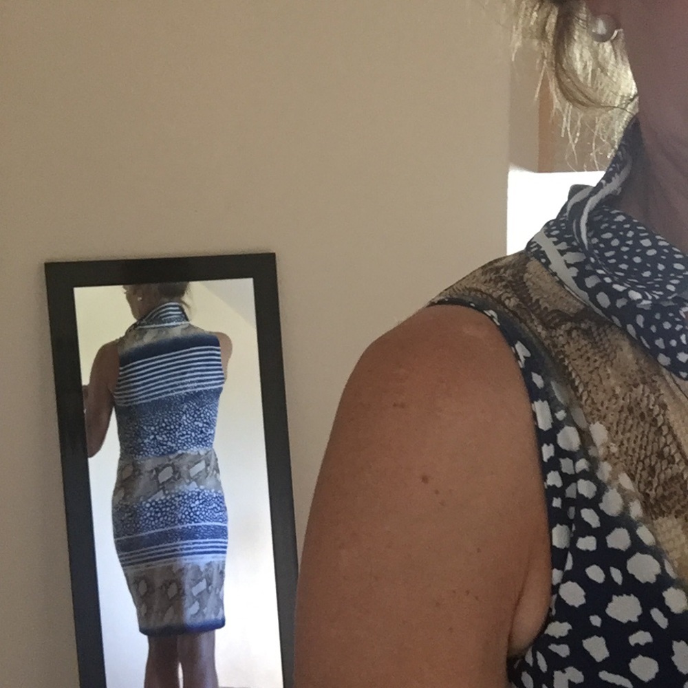 Stretchy summer dress with v neck and bow on side